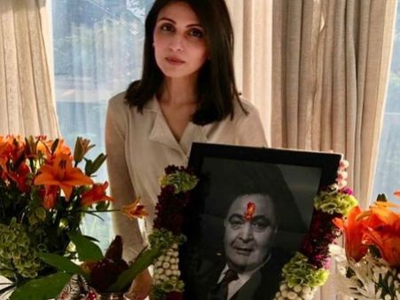 ऋषि कपूर की माला चढ़ी तस्वीर कर देगी इमोशनल, बेटी रिद्धिमा ने की शेयर