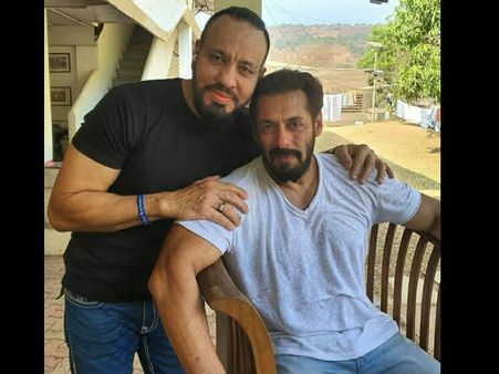 ईद पर सलमान खान के साथ बॉडीगार्ड शेरा, शेयर की खास तस्वीर- कहा, मालिक के बिना ईद अधूरी