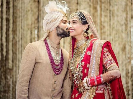 सोनम कपूर-आनंद आहूजा की शादी की एल्बम, RARE तस्वीरें और दोनों का क्यूट रोमांस