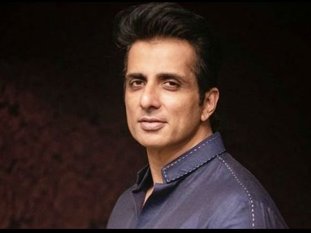 सोनू सूद की सबसे बड़ी मदद, केरल में फंसी सिलाई करने वालीं 177 लड़कियों को कराया एयरलिफ्ट