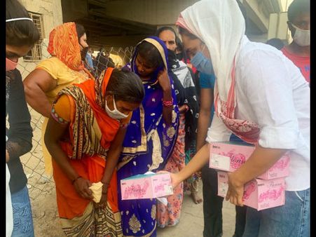 दिल्ली में फंसे प्रवासी मजदूरों के लिए मसीहा बनीं स्वरा भास्कर- हजारों मजदूरों पहुंचाया घर