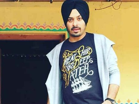 टीवी एक्टर ने पंखे से लटक कर दी जान, बीवी ने पड़ोसियों को बुलाया, कोरोना के डर से किसी ने नहीं बचाया