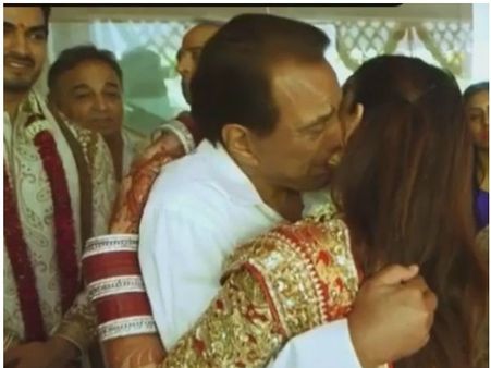 बेटी की विदाई में फूटकर रोए धर्मेंद्र, ईशा देओल ने Video शेयर कर पिता को किया याद!