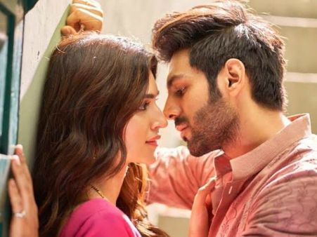 कार्तिक आर्यन की धमाकेदार फिल्म लुका छुपी है 2019 का ग्लोबल हिट एलबम