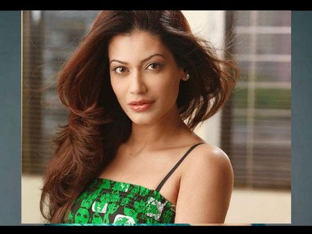 सफूरा जरगर मामले में पायल रोहतगी का अकाउंट सस्पेंड और वापसी- ट्रेंड हुआ ISupportPayalRohatgi