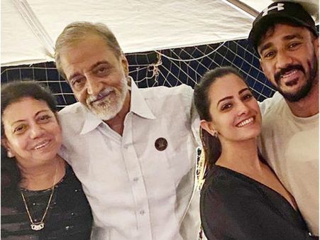 अनीता हसनंदानी के ससुर का निधन, नहीं रोक पाई दिल का गुबार, लिखा इमोशनल पोस्ट