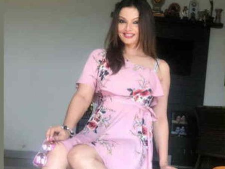 एक्ट्रेस दीपशिखा नागपाल का डरावना खुलासा - 23 मंज़िल की बिल्डिंग में अकेले रहना पड़ रहा