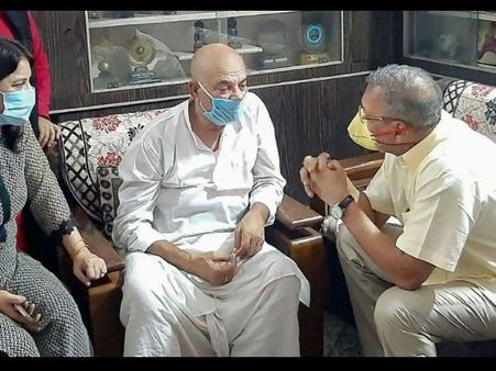 VIDEO सुशांत सिंह राजपूत के पिता से मिल भावुक हुए नाना पाटेकर- मैंने अपना बेटा खो दिया