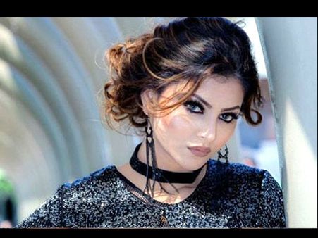 Beach को याद कर उर्वशी रौतेला ने शेयर किया सबसे Hot बिकिनी लुक, अकेले में देखिए 7 Viral तस्वीर