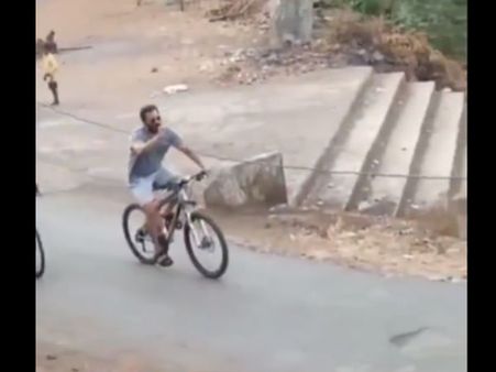 लॉकडाउन में साइकिल पर घूमने निकले सलमान खान और जैकलीन, फॉर्महाउस से VIDEO वायरल