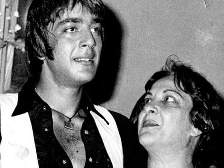 मां नरगिस की बर्थ एनिवर्सिरी पर संजय दत्त का पोस्ट- इमोशनल कैप्शन के साथ वीडियो वायरल