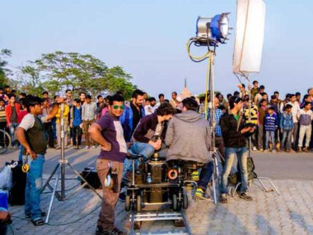 कोरोना के बीच शुरु हुई टीवी सीरियलों की शूटिंग, 25 लाख रुपये का कोविड-19 बीमा कवर, जानें डीटेल