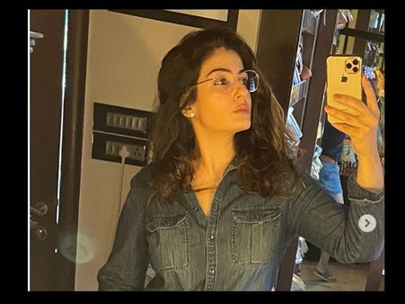 बारिश के लिए 'रवीना टंडन' का आत्मनिर्भर Hot फोटोशूट, शॉर्ट डेनिम्स में एक दम बवाल VIRAL