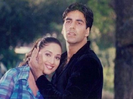 'घड़ी चोर हैं अक्षय कुमार'- किस्सा साझा करते हुए माधुरी दीक्षित ने कर डाला इतना बड़ा खुलासा