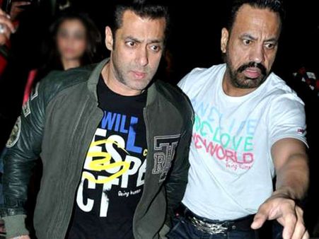 सलमान खान और शेरा का धमाकेदार वीडियो वायरल- लीजेंड को फॉलो कर रहे हैं बॉडीगार्ड