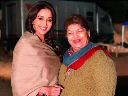 सरोज खान ने निधन की खबर से टूट गईं माधुरी दीक्षित, कहा- 'एक दोस्त और गुरु को खो दिया'
