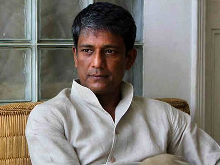 एक्टर आदिल हुसैन ने बॉलीवुड और मीडिया को झकझोरा - असम की बाढ़ पर कुछ तो कह दो