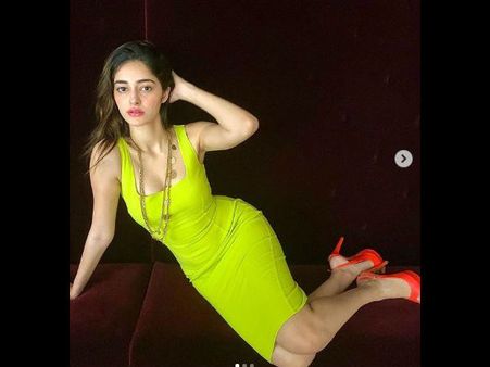 अनन्या पांडे का बोल्ड फोटोशूट, फ्लॉन्ट किया कर्वी फिगर- PICS वायरल