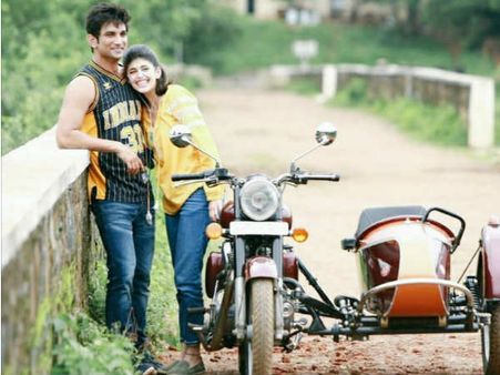 आज से दो साल पहले सुशांत सिंह राजपूत ने शुरु की थी 'दिल बेचारा' की शूटिंग, संजना ने शेयर की यादें