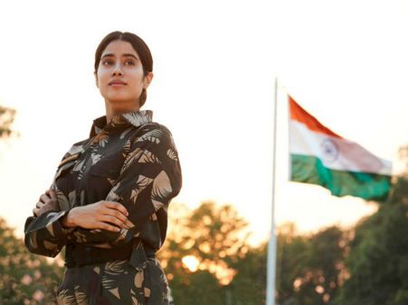 जाह्नवी कपूर की फिल्म 'गुंजन सक्सेना- द कारगिल गर्ल'- नए पोस्टर्स के साथ रिलीज डेट की घोषणा