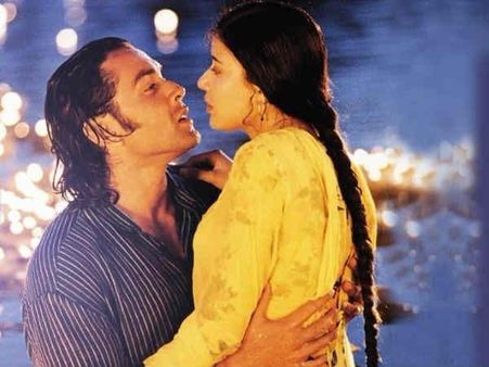 करीब फिल्म की शूटिंग के दौरान विधु विनोद चोपड़ा ने हीरोइन को दांत काट लिया था - बॉबी देओल के खुलासे
