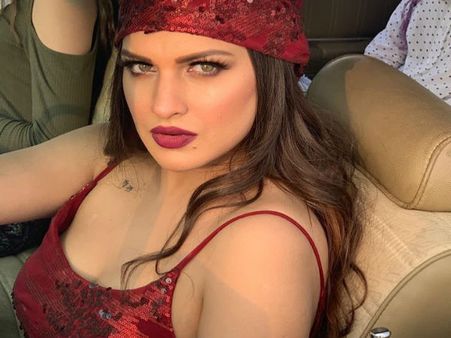 बिग बॉस 13 फेम 'हिमांशी खुराना' की कार पर हमला, कहा- तुमने क्या सोचा था, मुझे कोई नहीं डरा सकता