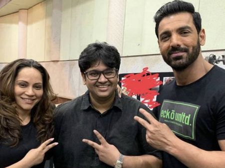 'सत्यमेव जयते' निर्देशक मिलाप जावेरी ने छोड़ा ट्विटर- बोले 'यहां ट्रोल्स और निगेटिविटी भरी है'