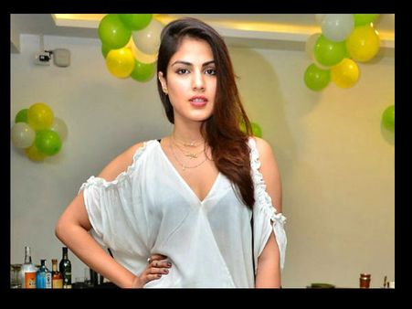 रिया चक्रवर्ती के सपोर्ट में 3 महीने बाद तापसी पन्नू ने तोड़ी चुप्पी कहा- मैं सुशांत को नहीं जानती