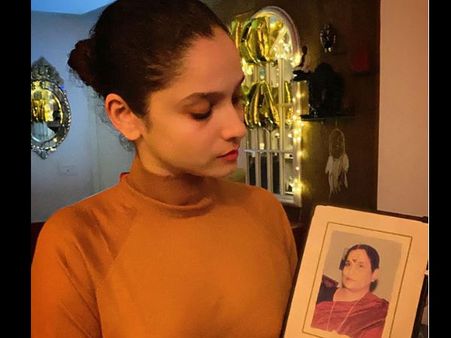 अंकिता लोखंडे ने शेयर की सुशांत सिंह राजपूत के मां की तस्वीर, लिखा- विश्वास है आप दोनों साथ होंगे