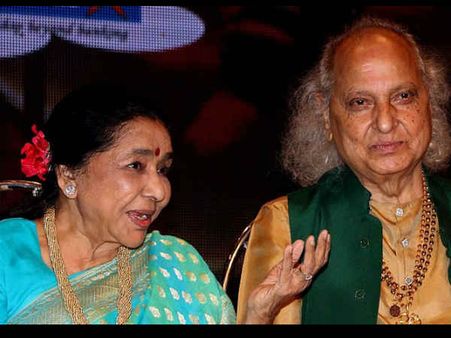 पंडित जसराज के निधन पर भावुक आशा भोंसले, कहते थे तुझे गाना सिखाउंगा, स्तब्ध संगीत जगत