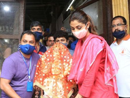 गणेश चतुर्थी 2020: शिल्पा शेट्टी समेत इन सितारों के घर पधारे गणपति बप्पा, कोरोना में ऐसा अंदाज- PICS