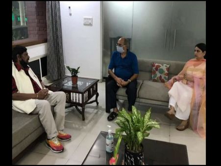 केंद्रीय राज्य मंत्री ने की सुशांत के पिता से मुलाकात, कहा- हत्या हुई है, रिया चक्रवर्ती पर शक !