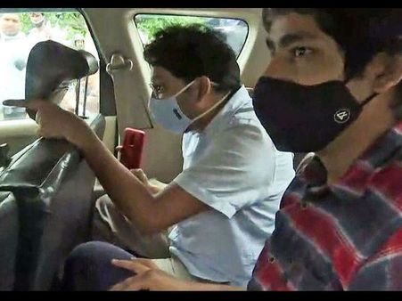 CBI के सामने सिद्धार्थ पिठानी का 10 बड़ा खुलासा- रिया छोड़कर चली गई, 14 जून को कमरे में अंधेरा था