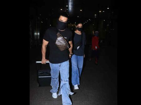 Pics of the Day: एयरपोर्ट पर एक बार फिर twin करते दिखे रणवीर - दीपिका