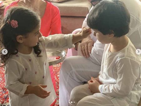 Pics of the day: तैमूर और इनाया की राखी की तस्वीरें आपका सारा टेंशन छूमंतर कर देंगी