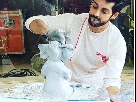 गणपति बप्पा मोरया - करण वाही, जुही परमार सहित स्टार्स ने बनाए अपने Eco Friendly गन्नू महाराज