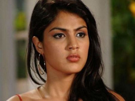 रिया के इंटरव्यू को सुशांत के फैमिली वकील ने बताया ड्रामा, 'टिश्यू पेपर की तरह इस्तेमाल किया उनका'