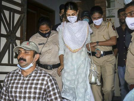 रिया चक्रवर्ती और बिहार सरकार ने SC में दाखिल किया लिखित जवाब- 