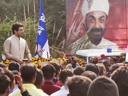 बॉबी देओल की वेब सीरीज 'आश्रम' की शूटिंग में हजार लोगों की भीड़, प्रकाश झा का खुलासा!