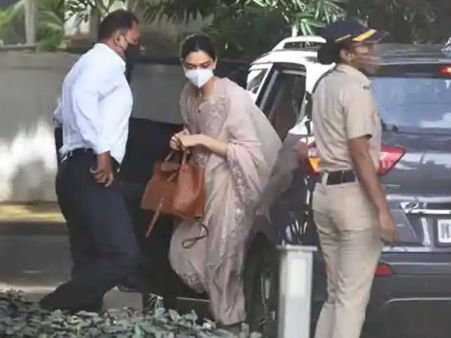 ड्रग मामले में दीपिका पादुकोण से पूछताछ करने वाले एनसीबी अफसर को हुआ कोरोना