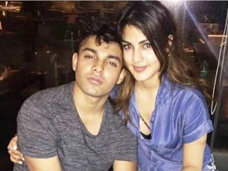 एक दूसरे को सामने देख रो पड़े रिया चक्रवर्ती और शौविक- एनसीबी ऑफिस में हुआ सामना