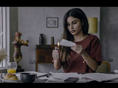 मेरे पिता चाहते थे कि मैं भारतीय सिविल सेवा का हिस्सा बनूं - मौनी रॉय