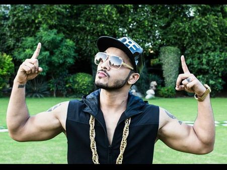 रैपर रफ्तार कोरोना पॉजिटिव, घबराते हुए बोले- नहीं हो सकता रिपोर्ट में तकनीकी गड़बड़ी VIDEO