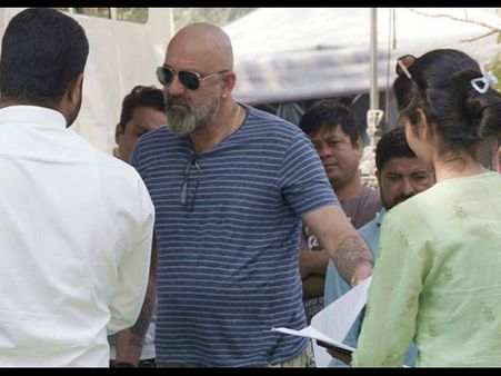 फेफड़ों के कैंसर से बीमार, संजय दत्त को कोरोना से बचाने के लिए शमशेरा सेट पर टाइट सिक्योरिटी !