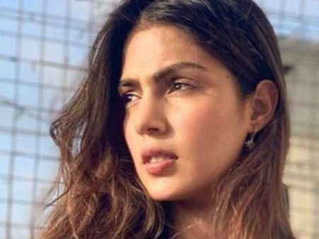 रिया चक्रवर्ती के वकील ने फर्जी खबरें फैलाने वालों को दी चेतावनी, 'हम अब लेंगे लीगल एक्शन'