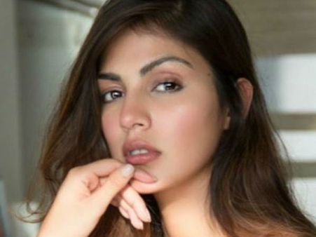 जेल में बंद रिया चक्रवर्ती की जमानत याचिका को लेकर उनके वकील का बड़ा बयान