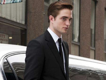 हॉलीवुड स्टार रॉबर्ट पैटिनसन हुए कोरोना पॉजिटिव- रूकी फिल्म The Batman की शूटिंग!