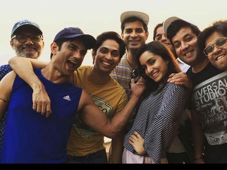 सुशांत के फार्म हाउस पर 'छिछोरे' की पार्टी, क्या वहां हुआ था ड्रग्स का जमकर इस्तेमाल, बड़ी रिपोर्ट?