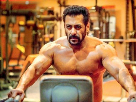 सलमान खान ने अपने यूट्यूब चैनल पर फिटनेस वीडियो 'बीइंग स्ट्रांग' किया रिलीज, धड़ल्ले से वायरल