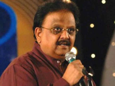 सिंगर एस पी बालासुब्रमण्यम एक महीने बाद हुए कोरोना निगेटिव, अभी भी वेंटिलेटर पर